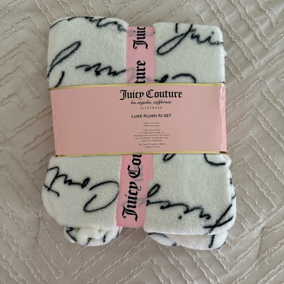 Juicy Couture Luxe Plush PJ Set | Size M | NWT | Soft Fleece Script Logo Pajamas - Picture 2 of 2